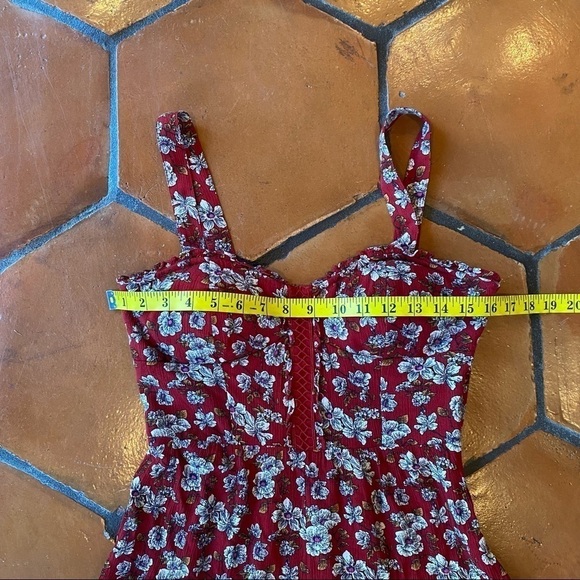 American Eagle Red Floral Wide Leg Jumpsuit Sweetheart Neck Padded Womens Size 4 - Picture 10 of 12